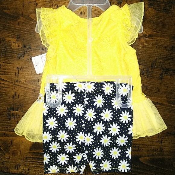 Outfit - Picture 2 of 2